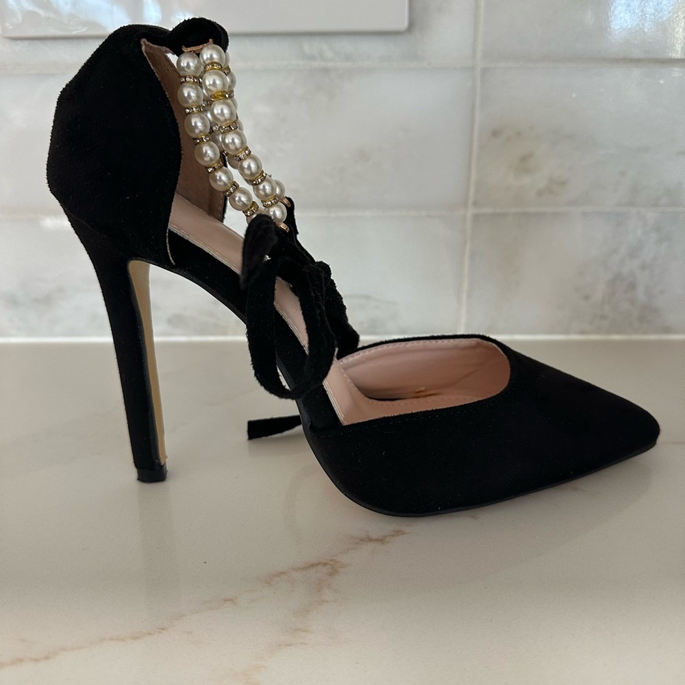 Elegant Black Pearl-Embellished Women's Heels